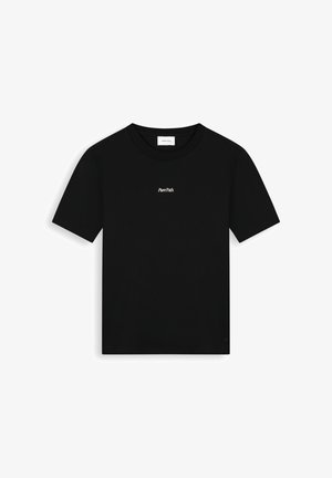 Zwart T-shirt met korte mouwen en de tekst "Pure Path" centraal op de borst, met een ronde halslijn.