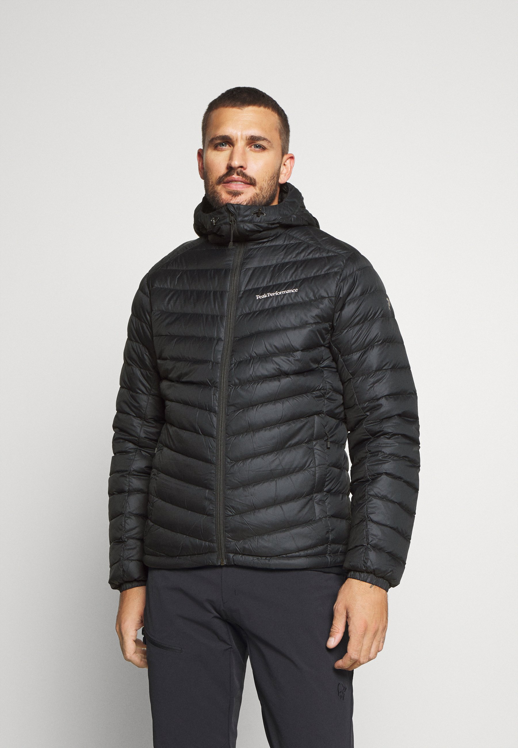 Peak Performance FROST HOOD JACKET Dunjakke blacksvart Peak Performance FROST HOOD JACKET Dunjakke blacksvart