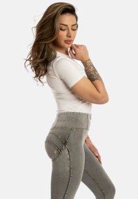 Freddy WR UP VITA ALTA - Pantaloni - gray jeans yellow seams