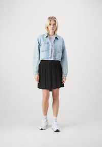 ONLY ONLCHIARA FLOWY  - Šortky - black