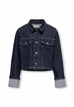 Mörkblå denimjacka med cropped stil, knäppning fram, två bröstfickor och kontrasterande ljusblå uppvikta ärmslut. Har synliga sömnadsdetaljer.