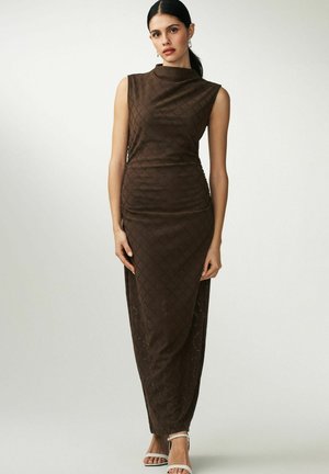 TEXTURED SLEEVELESS RUCHED - Maxikleid - brown