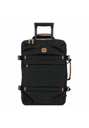 Schwarze Reisetasche auf Rollen mit Teleskopgriff, braunen Lederakzenten, Frontreißverschlusstasche, Seitenhenkel und verstellbaren Kompressionsriemen.