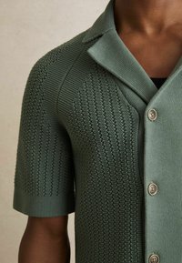 Reiss REGULAR FIT -  TEXTURED CUBAN-COLLAR - Hemd - pine green