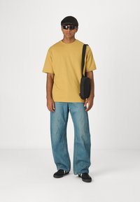 YOURTURN UNISEX 3 PACK BASIC OVERSIZED T-SHIRT - Navadna majica - dark purple - 406_tan - 717_olive - 604