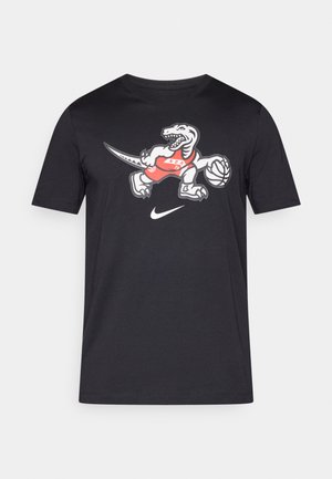 Schwarzes Baumwoll-T-Shirt mit einem bunten Dinosaurier-Motiv, das einen Basketball und ein rotes Trikot zeigt, Nike-Logo auf der Vorderseite, kurze Ärmel.