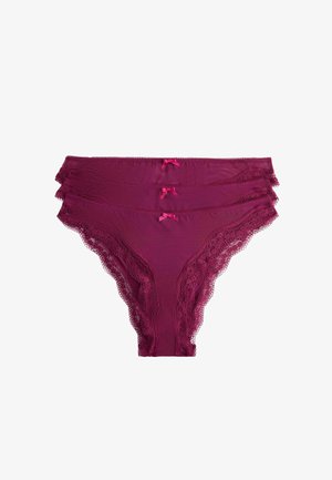 Tre stablede mørk rosa bikinitype undertøj til kvinder med blonder og små matchende sløjfer midt for på linningen.