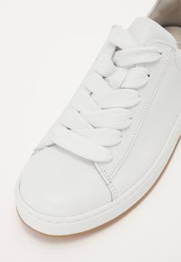 Thumbnail Image 9