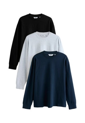 Drei langärmlige T-Shirts in Schwarz, Hellgrau und Marineblau. Aus Baumwolle gefertigt, mit Rundhals und gerippten Bündchen.