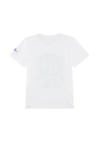 Camiseta de algodón blanca con mangas cortas y cuello en V, que presenta un pequeño logo azul en la manga izquierda y un gráfico tenue en la parte posterior.