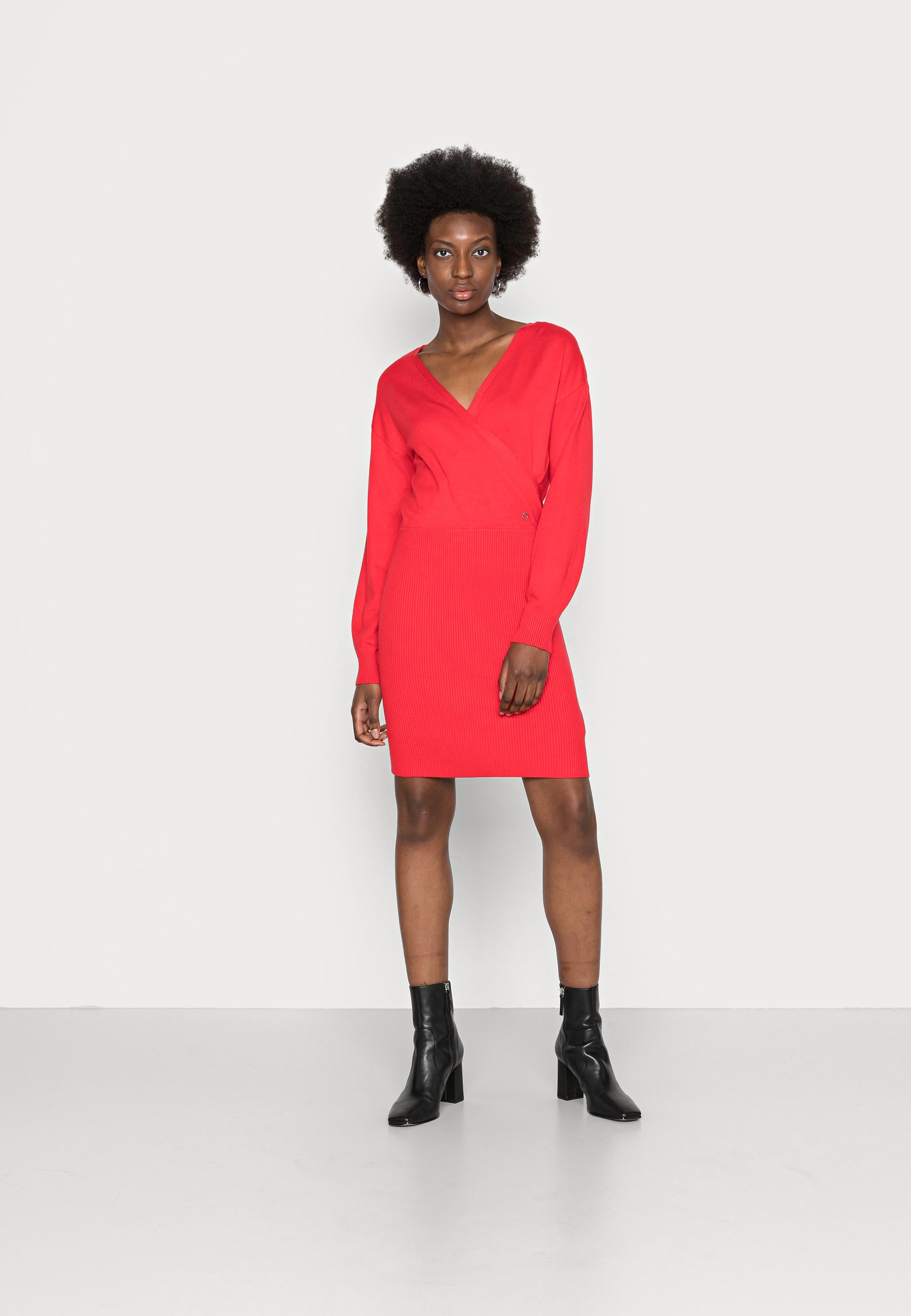 guess red dress