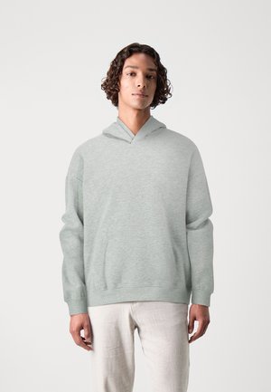 Sudadera gris claro con capucha ajustable, corte relajado, puños y dobladillo de canalé, hecha de una suave mezcla de algodón.