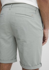 Blend BHSHORTS LINEN MIX SLIM/ REGULAR FIT - Kratke hlače - jadeite