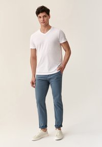 TATUUM JOSEPH - Pantaloni chino - light denim