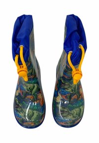 Stivali da pioggia per bambini di dimensioni ridotte con un corpo in gomma trasparente caratterizzato da un motivo di dinosauri, polsini in tessuto blu e chiusura con cordino giallo.