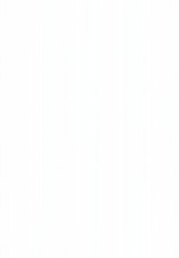 Két férfi sportöltözetben egy kétszemélyes kerékpárra száll egy zöld növényzettel körülvett úton.