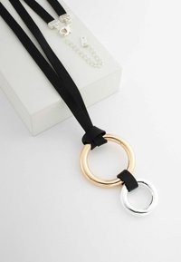 Next REGULAR FIT - Colier - black