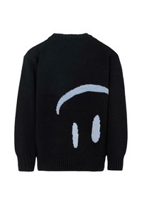 Maglione nero lavorato a maglia con un design astratto minimalista di un blu chiaro che assomiglia a un sopracciglio e due forme verticali sul retro.