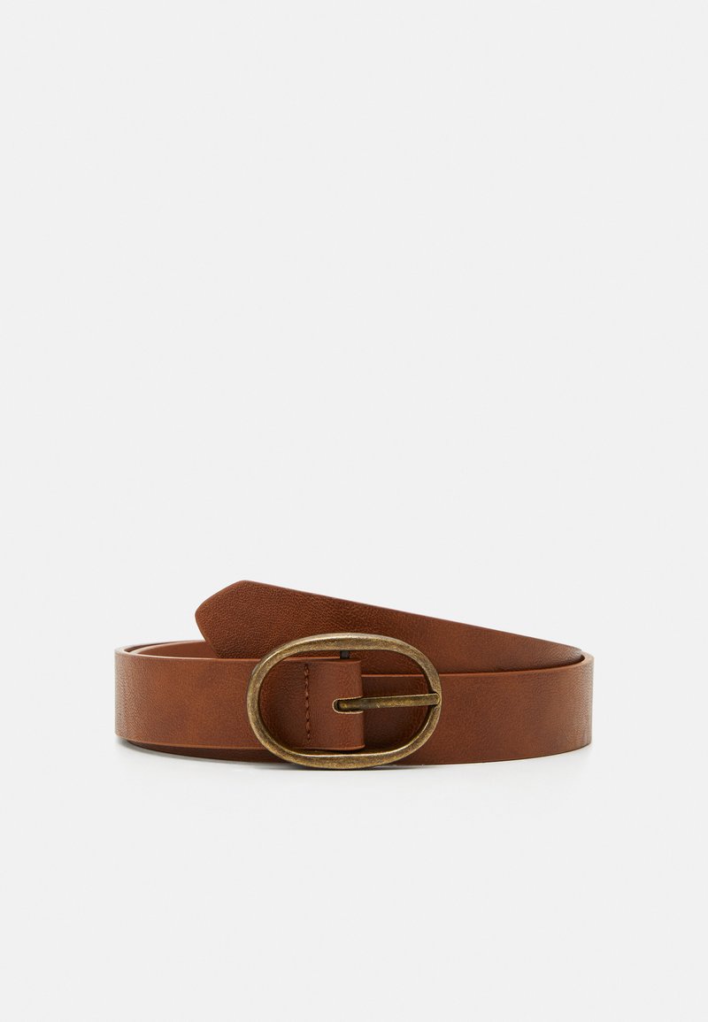 Brun læderbælte med en oval bronze spænde. Bæltet har en glat tekstur og en enkelt syning nær spænde for design.