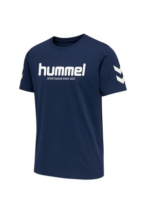 Marineblauwe T-shirt met korte mouwen, gemaakt van katoen, met een groot wit "hummel" logo en chevronpatronen op de mouwen.