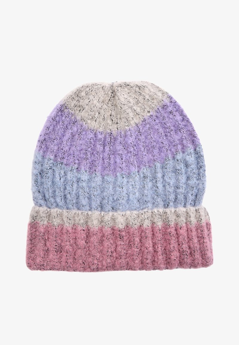 Bonnet en tricot doux avec des rayures horizontales beige, violet, bleu et rose.