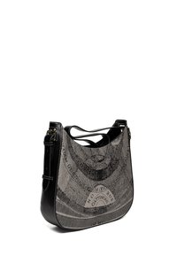 Sac à épaule en cuir et tissu noir avec imprimé de carte vintage, bandoulière réglable et quincaillerie en laiton doré, vue en angle sur fond blanc.
