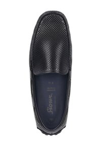 Schwarzer Slipper mit durchbrochenem Leder, glatten Kanten und einem weichen Innenfutter. Markenlogo auf der Innensohle sichtbar. Lässiges Design.