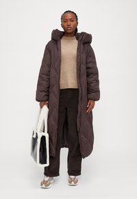 YAS Petite YASFUDGE LONG COAT - Páperový kabát - hot fudge