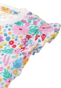 Katoenen shirt met een witte basis, levendige bloemendruk in roze, rood, geel en blauw. Heeft gerimpelde mouwen en een ronde halslijn.
