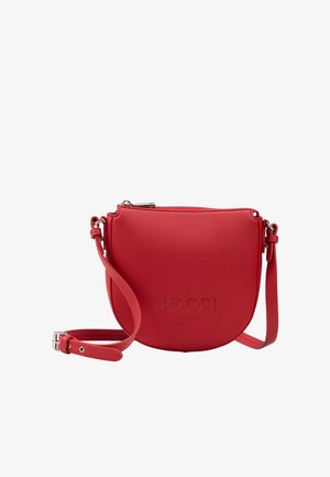 Rote Leder-Umhängetasche mit runder Form, strukturiertem Finish, Reißverschlussverschluss und geprägtem Logo. Verstellbarer Schulterriemen inklusive.
