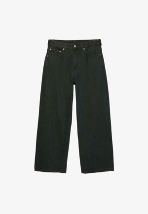 Jeans larghi verde scuro realizzati in denim; presentano un bottone e cerniera frontali, cinque tasche e leggere variazioni di texture.