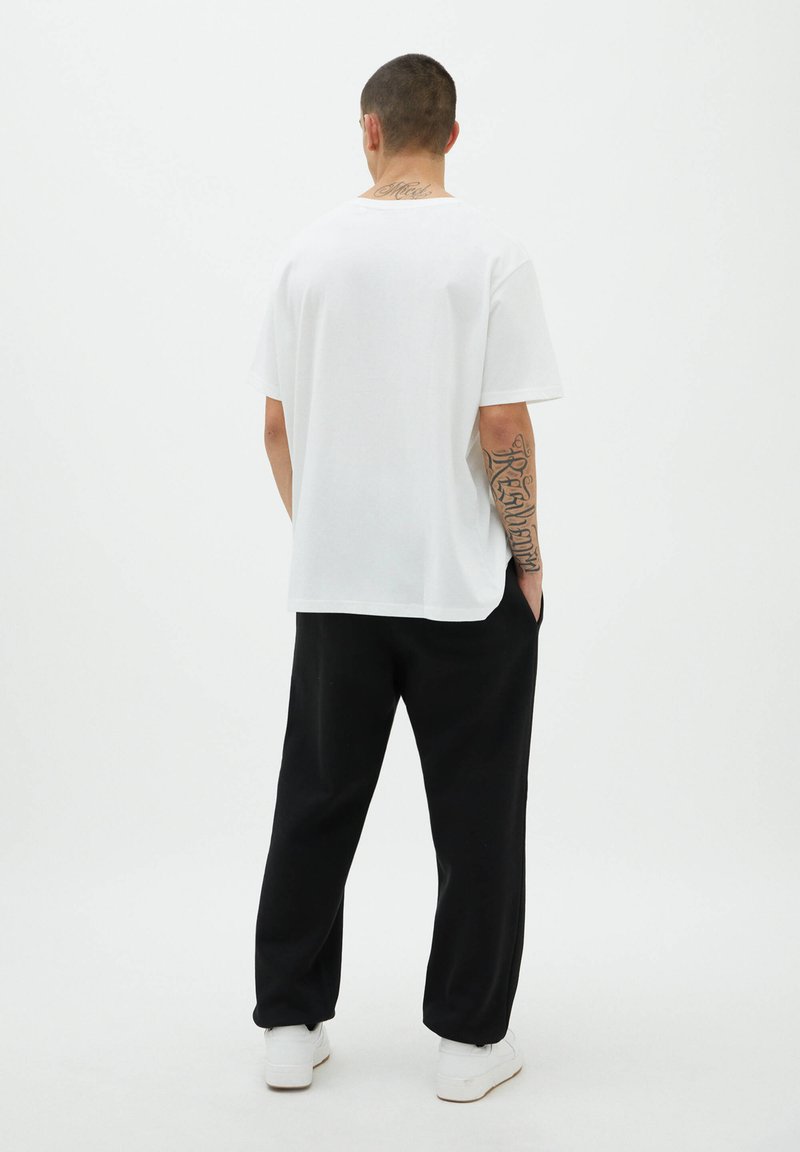 Herren T-Shirts basic | PULL&BEAR 3 PACK T-Shirt basic beige/black/white/rosa - IN80222 Herren T-Shirts basic | PULL&BEAR 3 PACK T-Shirt basic beige/black/white/rosa - IN80222