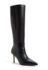 Stivale in pelle nera alto fino al ginocchio con punta affilata, design elegante e tacco a stiletto. Texture liscia con accenti minimi.