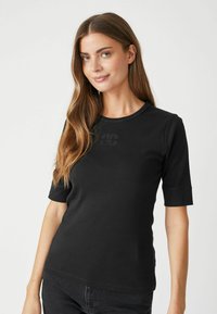 Unselected, black