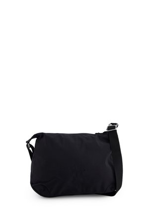 Czarna torba na ramię z regulowanym paskiem, zamkiem błyskawicznym u góry i wytłoczonym logo marki na środku przedniej strony.