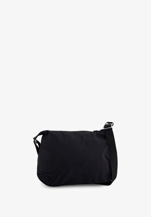 Schwarze Umhängetasche mit verstellbarem Träger, Reißverschluss oben und geprägt geprägtem Markenlogo in der Mitte vorne.