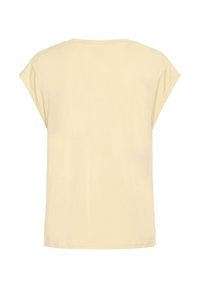 T-shirt a maniche corte, di colore giallo chiaro, con una vestibilità rilassata. Materiale in cotone morbido, colletto rotondo e design semplice. Texture liscia.