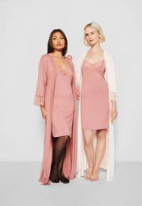 LASCANA HOLYWOOD NEGLIGÉ - Camicia da notte - mauve