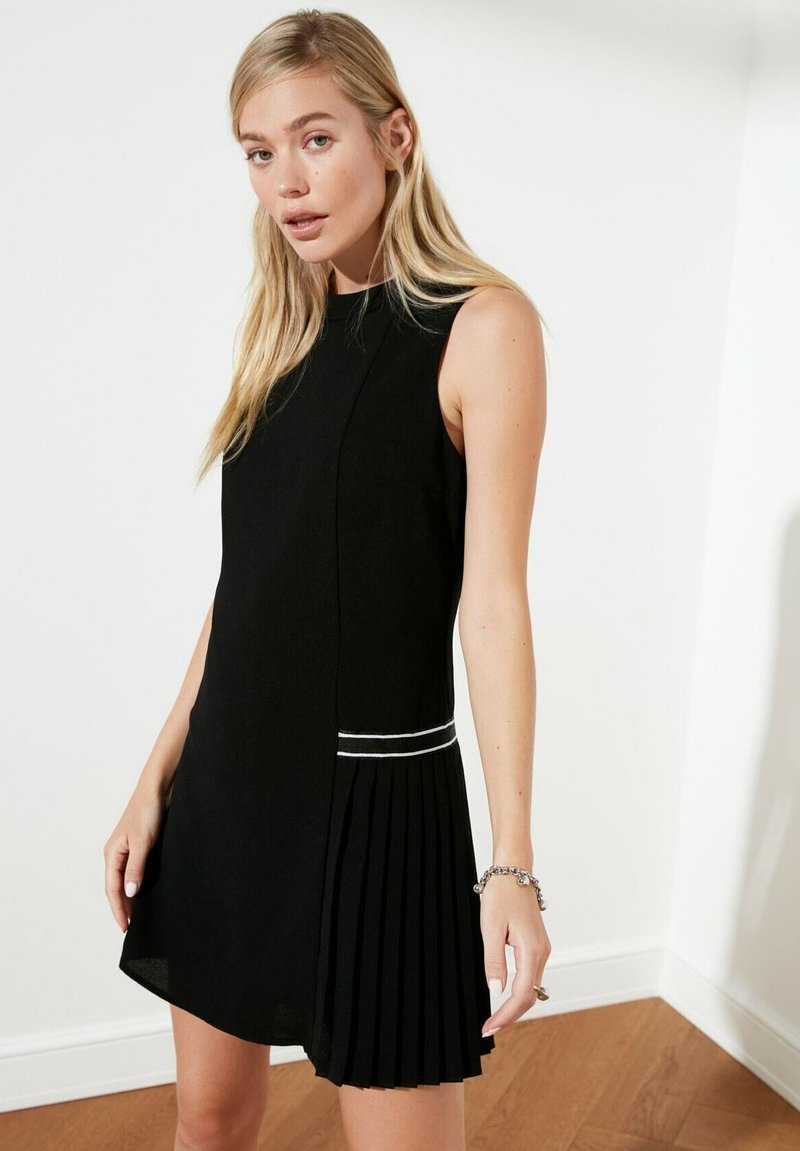Trendyol Cocktailjurk zwart