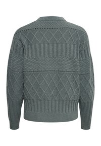 Maglione grigio lavorato a maglia con motivi a diamante e a coste, maniche lunghe e scollo rotondo, visto da dietro.