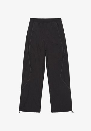 Pantaloni da tuta neri a taglio ampio con vita elastica, tasche laterali, sottili cuciture curve e coulisse regolabili alle caviglie.