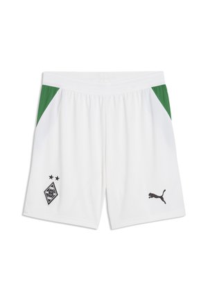 Białe krótkie spodenki sportowe z zielonymi panelami bocznymi, czarne logo Puma na prawej nodze oraz herb klubu Borussia Mönchengladbach z dwoma gwiazdkami na lewej nodze.