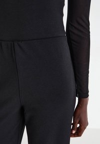 Vero Moda VMBERLIN ZAMIRA MW WIDE NOOS - Pantalon classique - black