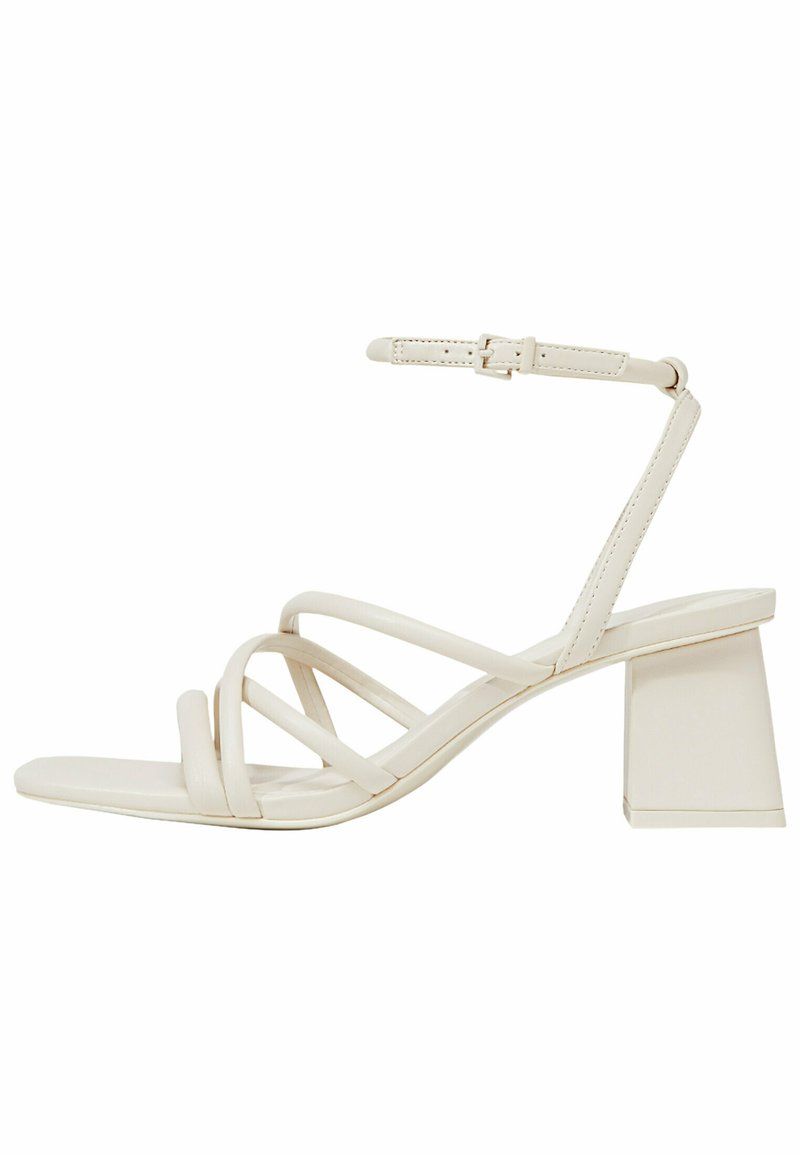 Stradivarius Sandalen crème