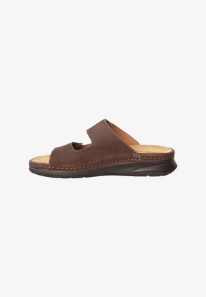 Sandale marron à bout ouvert, facile à enfiler, avec semelle rembourrée et découpe sur le dessus pour la ventilation et le confort.