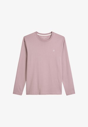 Licht mauve langlopende shirt met ronde hals en lange mouwen, met een klein wit "M OP" logo op de linkerborst, eenvoudig ontwerp, gemaakt van zachte stof.