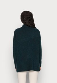 Vero Moda Petite Strickpullover - green