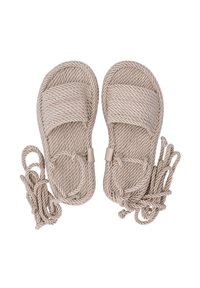 Beige Rope-Sandalen mit einer strukturierten Oberfläche, flacher Sohle und verstellbaren Bändern, ausgestattet mit einem breiten Riemen an der Oberseite für einen sicheren Sitz.