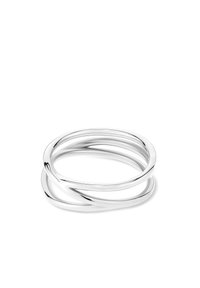Zilveren ring met drie verfijnd verwoven banden en een gladde, gepolijste afwerking. Cirkelvormig met een slank, minimalistisch ontwerp.