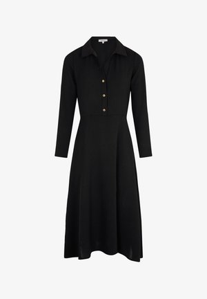 Robe noire avec col à revers, manches longues, fermeture à boutons sur le devant, et jupe évasée. Réalisée en tissu texturé avec un ourlet arrivant au niveau du genou.